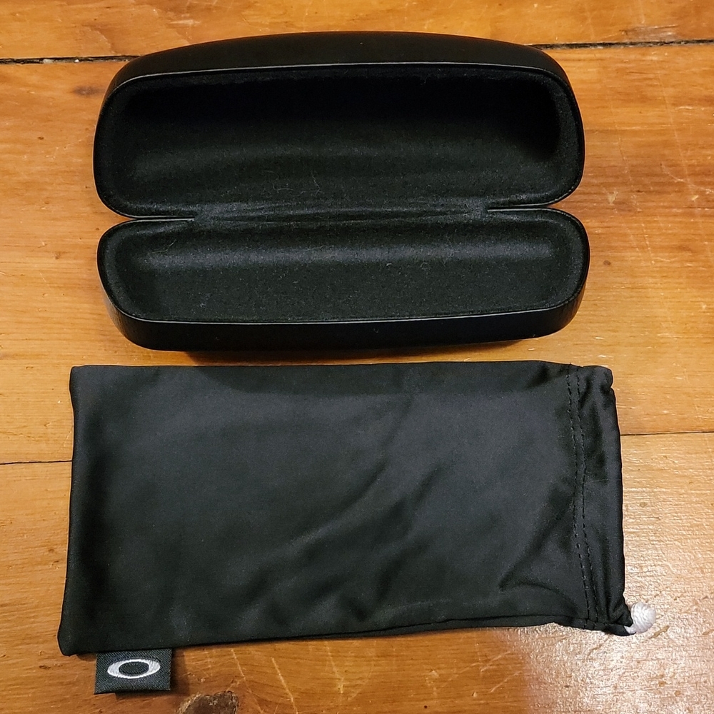 Oakley Case & Microbag - Picture 2 of 5
